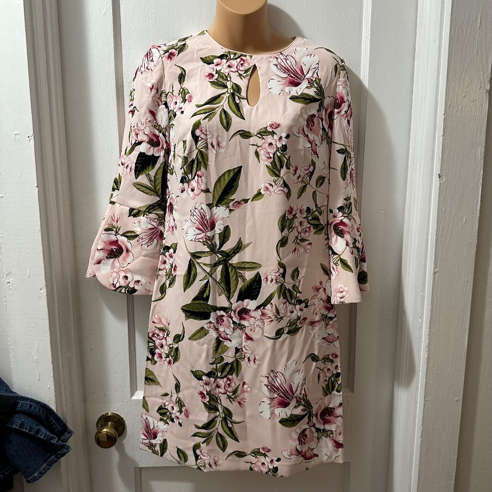 White House Black Market Pink Floral Long Sleeve Dress with Keyhole in 2